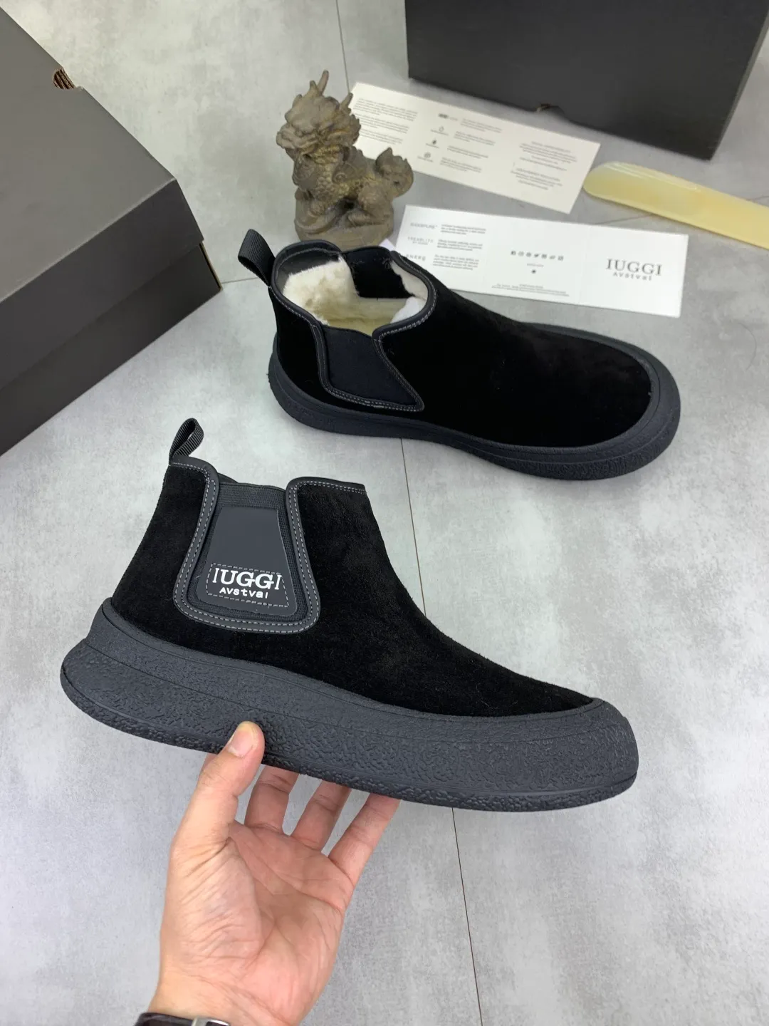 Men's men's shoes 💰P560 New arrival 🆕🆕🆕 IUGGI A pair of handsome Martin boots that want to be "welded" to the feet. Sheep fur lining is comfortable and warm. The anti-slip performance is even better. Matte cowhide with super comfortable stretch velvet. ➕Fine handmade stitching to keep your feet from freezing in the winter. Must be arranged! Perfectly interpreting the essence of Chelsea, trendy and fashionable, casual and versatile. Size: 39-44